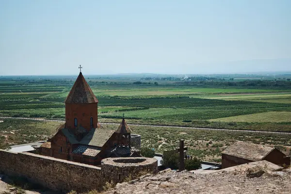Manastır Khor Virap 'ten Artashat ve Ararat şehri manzarası