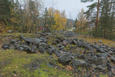Demir cevheri atıkları, kapalı Sillbole madeninde, Kaivoksela, Finlandiya.