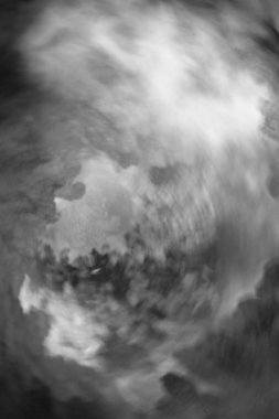 Hareket bulanıklığı tarafından oluşturulan siyah beyaz arkaplan gibi bir rüyanın kasıtlı kamera hareketi (ICM) resmi.