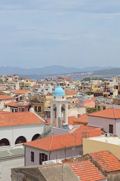 Baharda, Girit ve Yunanistan 'ın çatılarının manzarası yükseldi.