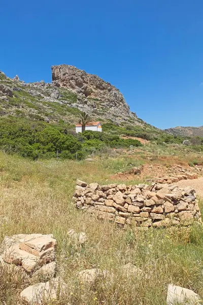 Phalasarna antik kentinin güneşli bahar havasında taş kalıntıları, Falasarna, Girit, Yunanistan.