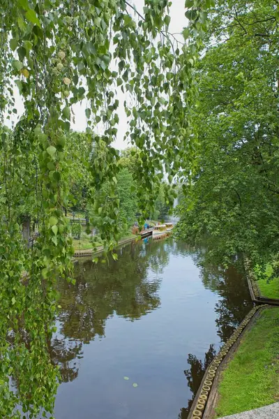 Vista Del Canal Ciudad Verano Riga Letonia Imagen de stock