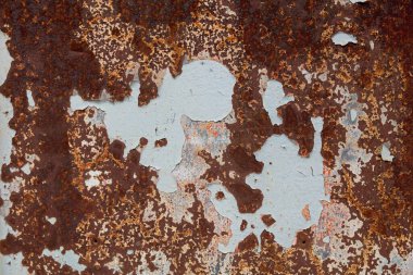 Soyut arkaplan dokusu için beyaz kabuk boyalı paslı metal levha..