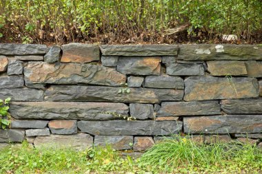 Taş duvar arkaplanının soyut grunge yakın plan.