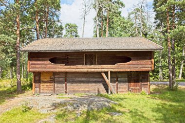 Selkama çiftlik evi ambarı kokkitalli, Seurasaari Açık Hava Müzesi, Helsinki, Finlandiya.