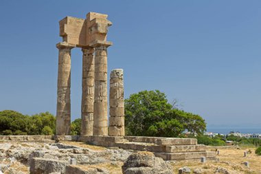Apollo tapınağı baharda açık havada harabe, Rodos Akropolü, Yunanistan.