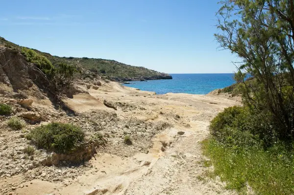 Kolymbya 'daki deniz manzarası güneşli havada, Rodos, Yunanistan.