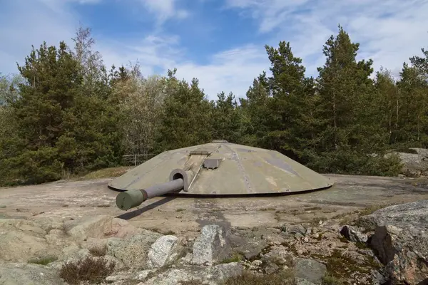 Kuuskajaskari, Rauma, Finlandiya 'daki eski sahil savunma topu..