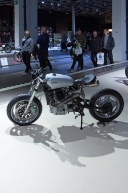 Pasila, Helsinki, Finlandiya - 2.3.2024: Klasik Honda CX500C motosiklet, Messukeskus Helsinki 'deki 24.).