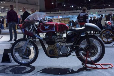 Pasila, Helsinki, Finlandiya - 2.3.2024: Klasik Yarış Eşsiz G50 George Beale motosikleti Messukeskus Helsinki 'deki 24. Motosiklet Fuarı' nda sergileniyor (Fuar ve Fuar Merkezi)).