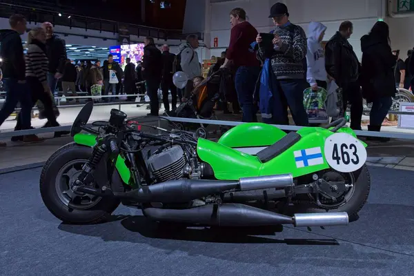 Pasila, Helsinki, Finlandiya - 2.3.2024: Klasik Racing Kawasaki H2500 / 750 motosiklet, Messukeskus Helsinki 'deki MP 24 Motosiklet fuarında sergileniyor (Fuar ve Fuar Merkezi).