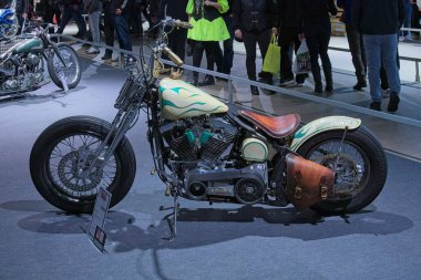 Pasila, Helsinki, Finlandiya - 2.3.2024: Messukeskus Helsinki 'deki 24. Motosiklet Fuarında motosiklet sergileniyor (Fuar ve Fuar Merkezi)).