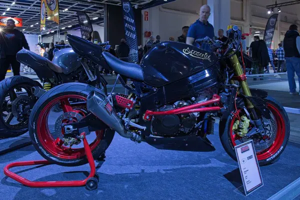 stock image Pasila, Helsinki, Finland - 2.3.2024:  Custom Bike Suzuki GSX-R 1000 motorcycle on display at MP 24 Motorcycle fair at Messukeskus Helsinki (Expo and Convention Centre).