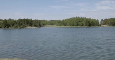 Yazın Foglo, Ahvenanmaa, Finlandiya 'da kayalık deniz manzarası.