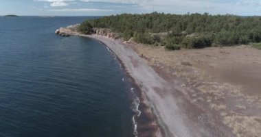 Yaz mevsiminde Jussaro, Ekenas Archipelago Ulusal Parkı, Finlandiya 'daki Iron Beach' in hava manzarası.