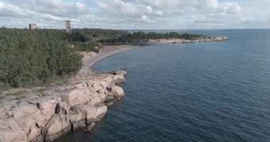 Yaz mevsiminde Jussaro, Ekenas Archipelago Ulusal Parkı, Finlandiya 'daki Iron Beach' in hava manzarası.