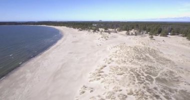 İlkbaharda Yyteri sahili ve doğal kum tepelerinin havadan görünüşü, Yyteri, Pori, Finlandiya.
