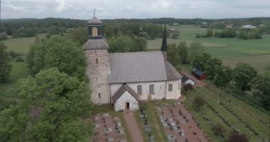Eski Aziz Birgitta 'nın taştan kilisesinin yazın Lemland, Ahvenanmaa, Finlandiya' daki hava manzarası..