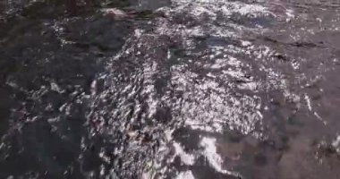 Akan nehrin soyut hava görüntüsüne yakın çekim.