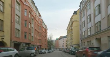 Toolo, Helsinki, Finlandiya - 3.21.2023: Gündüz vakti Cygnaeuksenkatu caddesinde POV kullanımı.