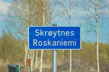 Roskaniemi - Skroytnes, Norveç yol kenarı işareti.