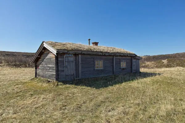 Isak Saba 'nın çocukluk evi açık yaz havasında, Reahpen, Norveç.