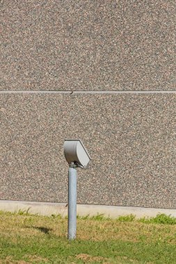 Dış duvarı yansıtmak için modern dış ışık.