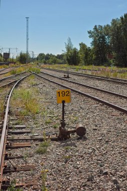 Nakliye istasyonundaki eski manuel tren anahtarının kapanışı..