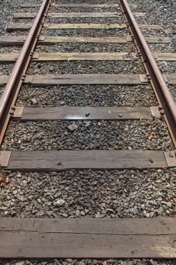 Demiryolu, safra taşları, metal rayların kapatılması.