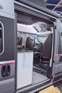 Pasila, Helsinki, Finlandiya 17 Ocak. 2025: Adria Twin Sports 600 SX iç mekanı Messukeskus Helsinki 'deki 25. Karavan fuarında sergileniyor (Fuar ve Fuar Merkezi).