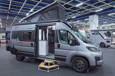 Pasila, Helsinki, Finlandiya 17 Ocak. 2025: Adria Twin Sports 600 SX, Messukeskus Helsinki 'deki 25. Karavan Fuarı' nda sergileniyor (Fuar ve Kongre Merkezi)).