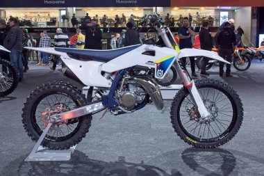 Pasila, Helsinki, Finlandiya 31 Ocak. 2025: Husqvarna TC 85 motosiklet Messukeskus Helsinki 'deki MP 25 Motosiklet Fuarı' nda sergileniyor (Fuar ve Kongre Merkezi)).