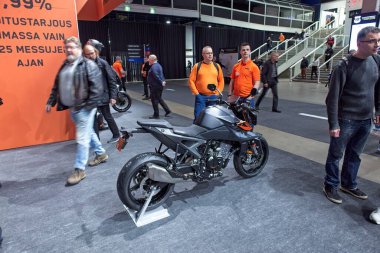 Pasila, Helsinki, Finlandiya 31 Ocak. 2025: KTM 990 motosiklet Messukeskus Helsinki 'deki MP 25 Motosiklet Fuarında sergileniyor (Fuar ve Kongre Merkezi)).
