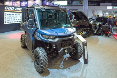Pasila, Helsinki, Finlandiya 31 Ocak. 2025: Can-Am MY25 Traxter XU HD9 T ABS ATV Messukeskus Helsinki 'deki MP 25 Motosiklet Fuarında (Fuar ve Fuar Merkezi).