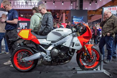 Pasila, Helsinki, Finlandiya 31 Ocak. 2025: Yamaha XSR900 GP motosiklet, Messukeskus Helsinki 'deki MP 25 Motosiklet Fuarında sergileniyor (Fuar ve Kongre Merkezi)).