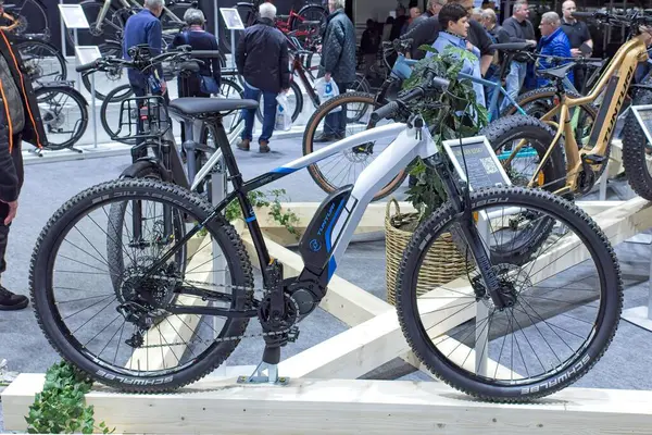 Pasila, Helsinki, Finlandiya 31 Ocak. 2025: Tunturi E290 elektrikli bisiklet Messukeskus Helsinki 'deki MP 25 Motosiklet Fuarında sergileniyor (Fuar ve Kongre Merkezi).