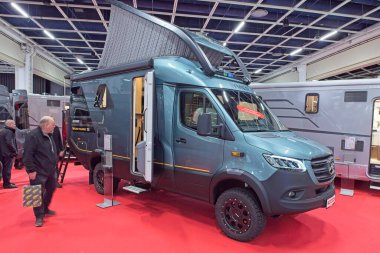 Pasila, Helsinki, Finlandiya 17 Ocak. 2025: Hymer Ventura S, Messukeskus Helsinki 'deki 25. Karavan Fuarı' nda sergileniyor.).