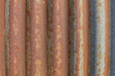 Paslı kıvrımlı metal çatı duvar dokusu arkaplanı.