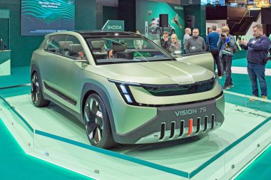 Pasila, Helsinki, Finlandiya 14 Mart. 2025: AUTO 25 'te Skoda Vision 7S araç ve Messukeskus Helsinki' de Mobilite Show.