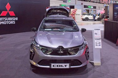 Pasila, Helsinki, Finlandiya 14 Mart. 2025: Mitsubishi Colt 1. 0 MPI-T Yoğun MT aracı AUTO 25 ve Messukeskus Helsinki Mobilite Fuarı.