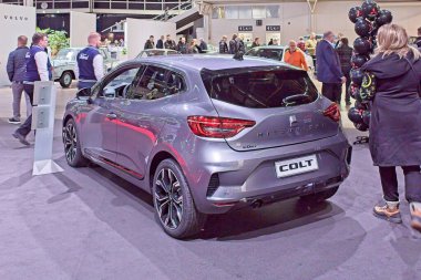 Pasila, Helsinki, Finlandiya 14 Mart. 2025: Mitsubishi Colt 1. 0 MPI-T Yoğun MT aracı AUTO 25 ve Messukeskus Helsinki Mobilite Fuarı.