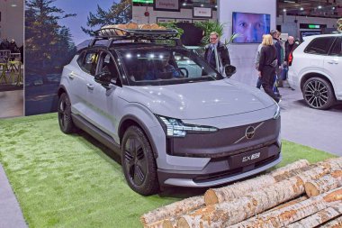 Pasila, Helsinki, Finlandiya 14 Mart. 2025: AUTO 25 'te Volvo EX 30 ve Messukeskus Helsinki' de Mobilite Show.