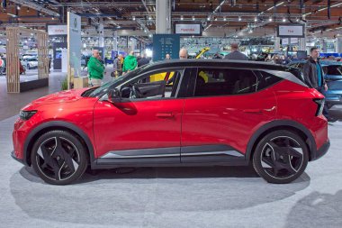 Pasila, Helsinki, Finlandiya 14 Mart. 2025: AUTO 25 'te Renault Scenic Electric Car ve Messukeskus Helsinki' de Mobilite Show.