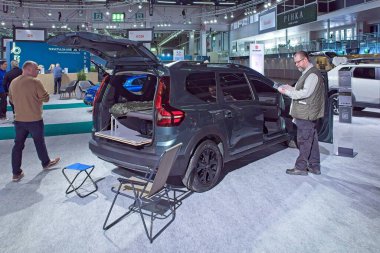 Pasila, Helsinki, Finlandiya 14 Mart. 2025: AUTO 25 'te Dacia Jogger arabası Messukeskus Helsinki' de Mobilite Şovu.