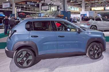 Pasila, Helsinki, Finlandiya 14 Mart. 2025: AUTO 25 'te Fiat Grande Panda arabası ve Messukeskus Helsinki' de Mobilite Show.