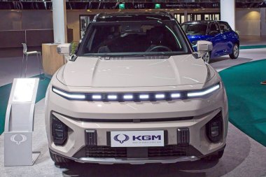 Pasila, Helsinki, Finlandiya 14 Mart. 2025: KGM Torres EVX 2WD Sapphire 25 AUTO 'da elektrikli araba ve Messukeskus Helsinki' de Mobilite şovu.