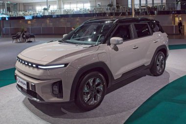 Pasila, Helsinki, Finlandiya 14 Mart. 2025: KGM Torres EVX 2WD Sapphire 25 AUTO 'da elektrikli araba ve Messukeskus Helsinki' de Mobilite şovu.