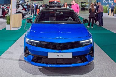 Pasila, Helsinki, Finlandiya 14 Mart. 2025: AUTO 25 ve Messukeskus Helsinki Mobilite Fuarında Opel Astra Spor Turnuvası.