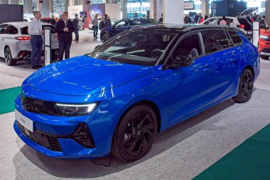 Pasila, Helsinki, Finlandiya 14 Mart. 2025: AUTO 25 ve Messukeskus Helsinki Mobilite Fuarında Opel Astra Spor Turnuvası.