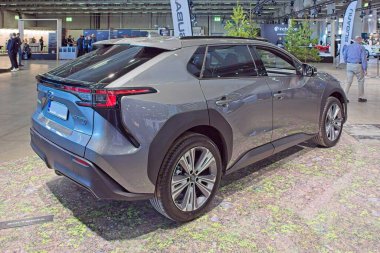 Pasila, Helsinki, Finlandiya 14 Mart. 2025: AUTO 25 'te Subaru Solterra elektrikli araba ve Messukeskus Helsinki' de Mobilite Şovu.